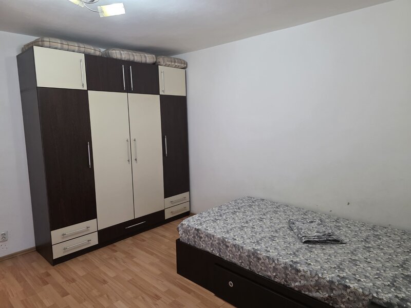 Basarabia, 10 minute metrou Costin Georgian, vav spital Ilfov, bloc 1980,