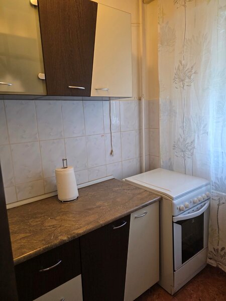 Basarabia, 10 minute metrou Costin Georgian, vav spital Ilfov, bloc 1980,