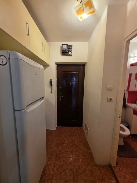 Basarabia, 10 minute metrou Costin Georgian, vav spital Ilfov, bloc 1980,